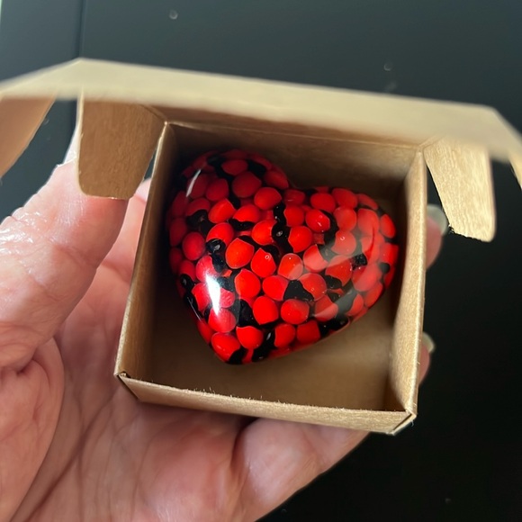 NWOT 🆕 Huayruros 3D Heart-Shaped Decor Accent, with magnet. - Picture 8 of 9